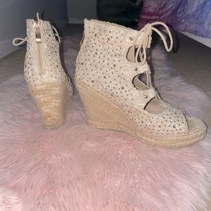 Extremely comfy tie up wicker wedge heels . Can walk alllllll day in these !